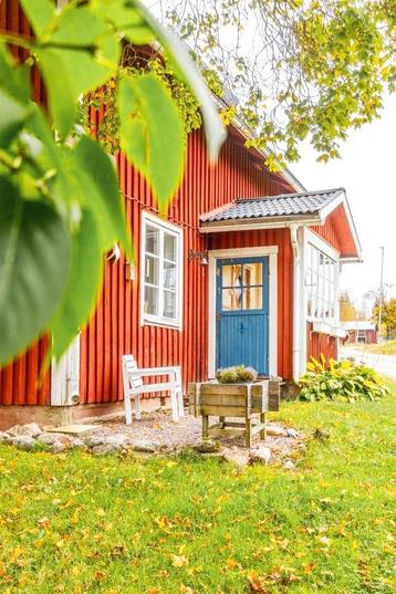 Zweedse gård, 3 schuren, 1 ha grond. Evt digitale viewing! beschikbaar voor biedingen