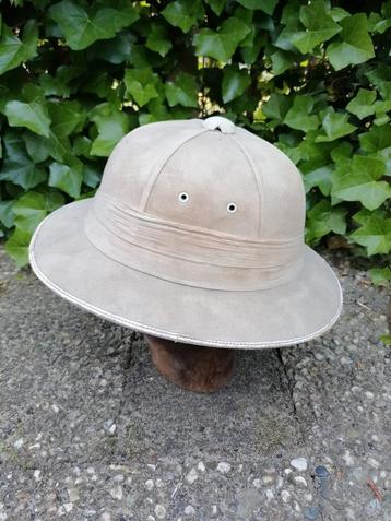 Tropenhelm, koloniaal tijdperk beschikbaar voor biedingen