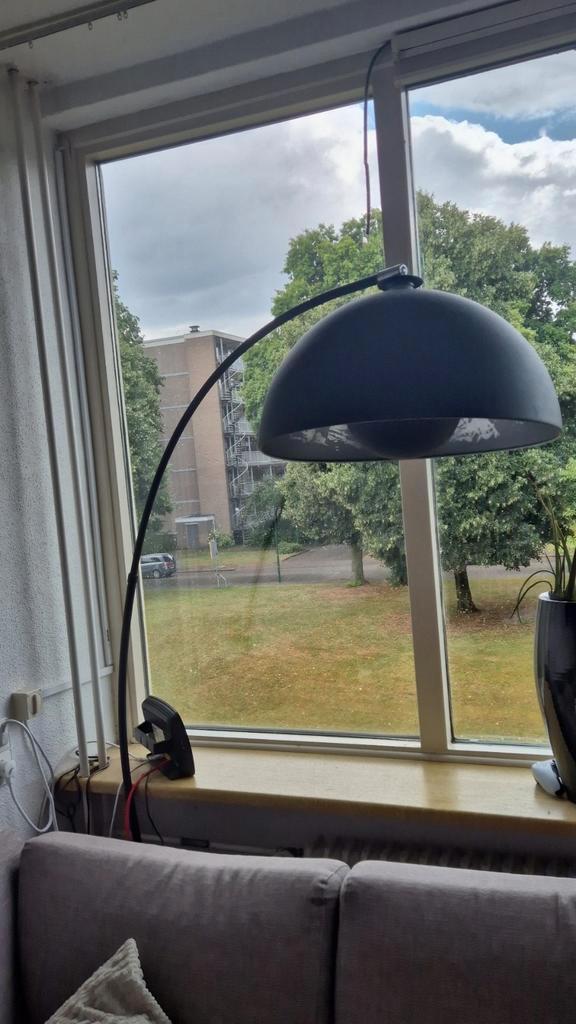 Staande metalen vloerlamp, Huis en Inrichting, Lampen | Vloerlampen, Zo goed als nieuw, 150 tot 200 cm, Ophalen