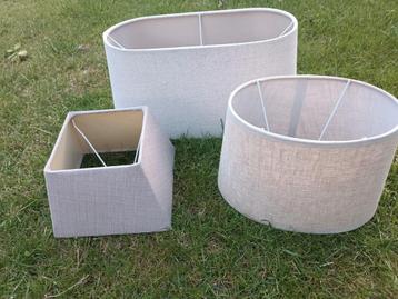 Beige lampenkappen (diverse maten en vormen) beschikbaar voor biedingen