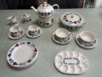 Boerenbont Servies (oa servies, theepot en eieren schaal) beschikbaar voor biedingen