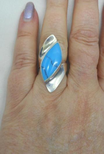 Zilveren royale ring met blauwe steen maat 17 nr.1306 beschikbaar voor biedingen