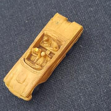 Vintage Speelgoedauto met Figuren beschikbaar voor biedingen