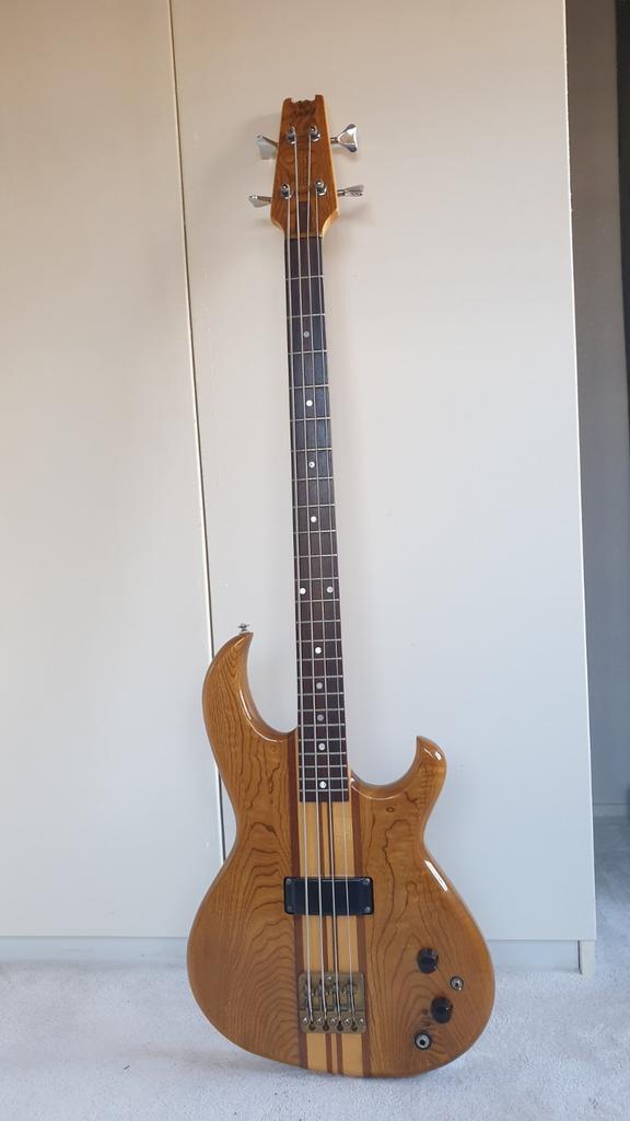 Aria Pro II SB 700, Muziek en Instrumenten, Snaarinstrumenten | Gitaren | Bas, Zo goed als nieuw, Ophalen