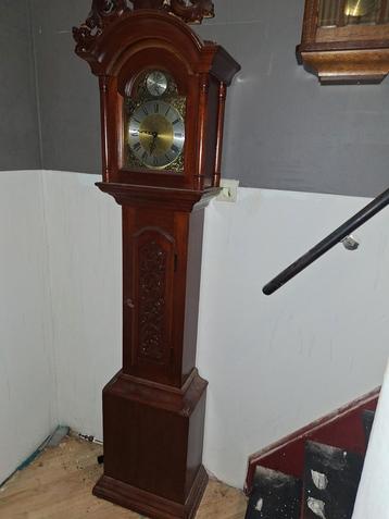 Antieke Staande Klok beschikbaar voor biedingen