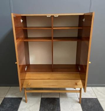 26 Juni 1974 lade kast licht hout hoogglans 3 delen JITONA beschikbaar voor biedingen