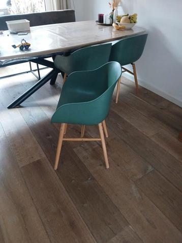 stoelen voor eettafel beschikbaar voor biedingen