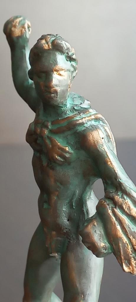 Beeldje "Zeus, Bliksemschieter gegoten metaal op marmeren, Antiek en Kunst, Kunst | Beelden en Houtsnijwerken, Ophalen of Verzenden