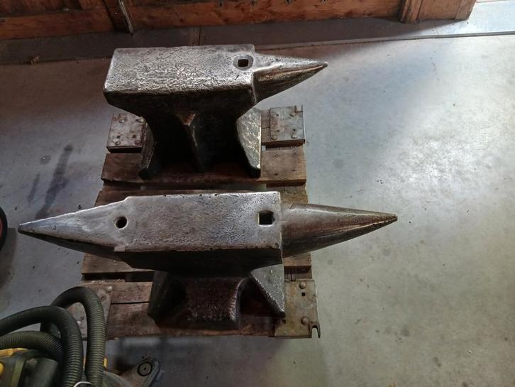 2 Aambeelden te koop, Antiek en Kunst, Antiek | Gereedschap en Instrumenten, Ophalen of Verzenden