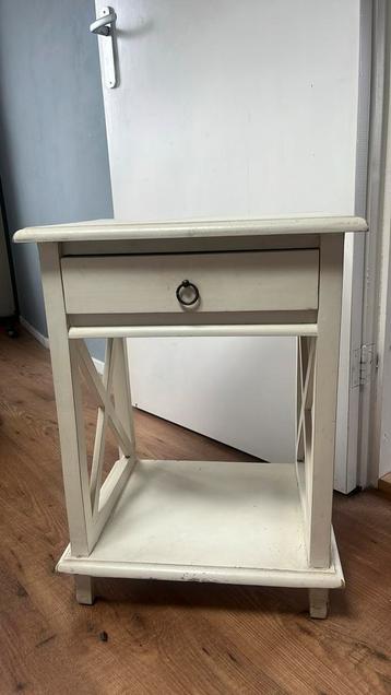 Hal tafeltje / klein lade kastje vintage off white beschikbaar voor biedingen