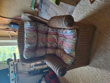 Mooie riete robuuste fauteuil  beschikbaar voor biedingen
