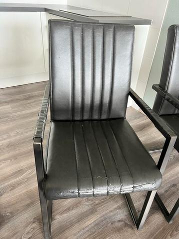 4 Gebruikte Stoelen - Set beschikbaar voor biedingen