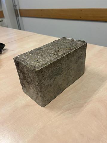 Betonklinkers 12cm dik kleur grijs. (1300m2) beschikbaar voor biedingen