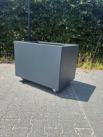 Forsento plantenbak vlak Antraciet 90x60x60 met zwenkwielen beschikbaar voor biedingen