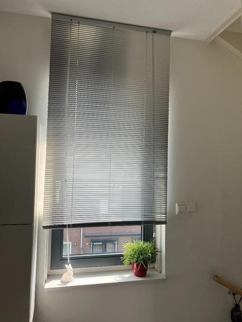2 stuks aluminium luxaflex van 100 cm breed, Huis en Inrichting, Stoffering | Gordijnen en Lamellen, Zo goed als nieuw, 150 tot 200 cm