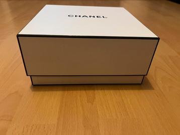 Chanel luxe gift box / cadeau doos /shoppingbag/verpakking   beschikbaar voor biedingen