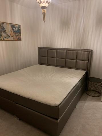 Boxspring 180x200 goede staat inclusief matras beschikbaar voor biedingen