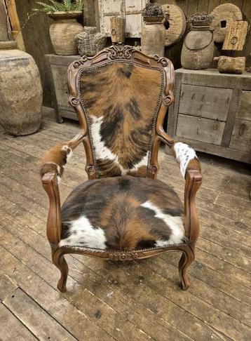 koeienhuid stoel barok fauteuil landelijk koeienvacht