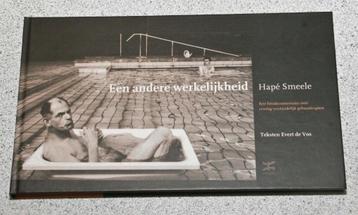 Hapé Smeele. Een andere werkelijkheid. Fotodocumentaire. beschikbaar voor biedingen