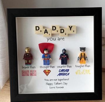 LEGO SUPERHELD PAPA DECORATIE FOTOLIJST CADEAU 20,5x 20,5 cm beschikbaar voor biedingen