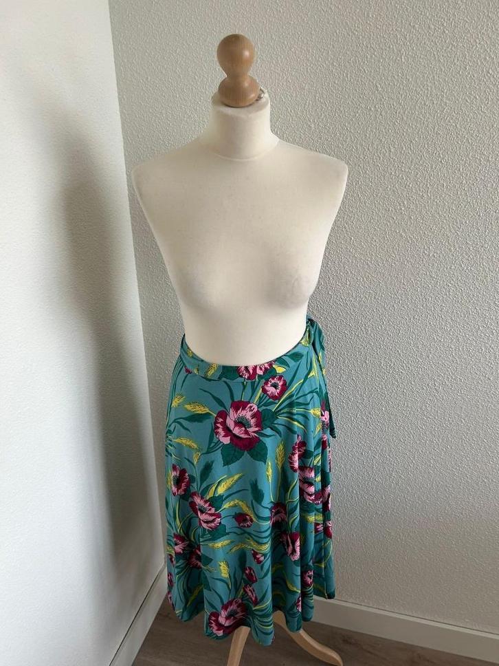 King Louie maat M prachtige wikkel rok bloemen 329, Kleding | Dames, Rokken, Zo goed als nieuw, Maat 38/40 (M), Groen, Onder de knie