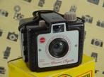 Kodak Brownie Chiquita donkerbruin bakeliet, Ophalen of Verzenden, Zo goed als nieuw, Compact, Kodak