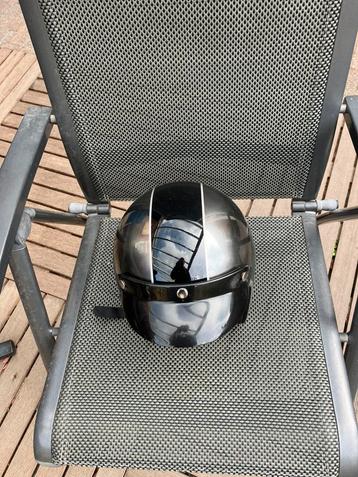 nog nieuwe helm beschikbaar voor biedingen