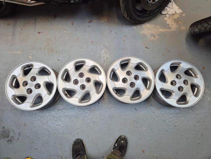 Nissan Velgen 14 inch 4x100 - Opknapper, Auto-onderdelen, Banden en Velgen, Ophalen