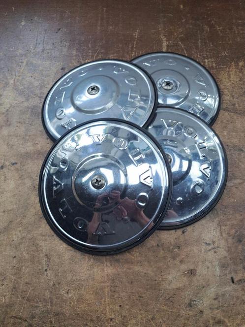 wieldoppen volvo 140 4 stuks., Auto diversen, Wieldoppen, Zo goed als nieuw, Ophalen of Verzenden