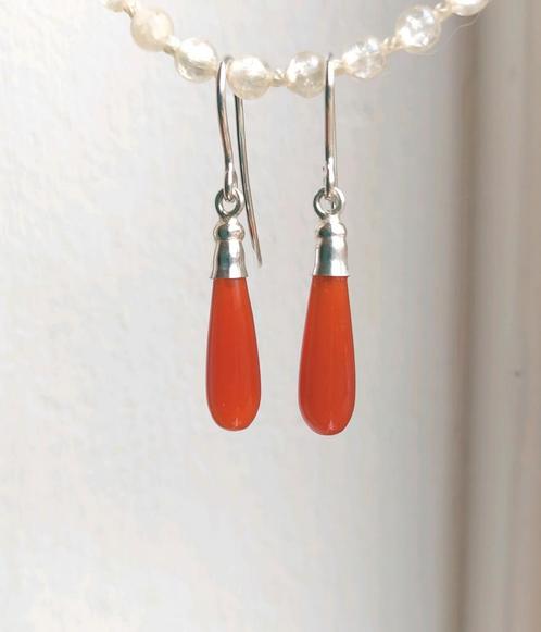 Mooie nieuwe zilveren Carneool druppel/pegel oorbellen, Sieraden, Tassen en Uiterlijk, Oorbellen, Nieuw, Hangers, Zilver, Bruin
