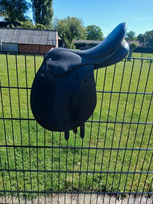 Super mooi veelzijdigheidszadel 16,5 inch, Dieren en Toebehoren, Paarden en Pony's | Zadels, Ophalen of Verzenden