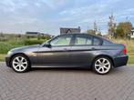 BMW  318i E90 2006 ORG. NL  CLIMA / PDC / 18" / APK 07-2026, Zwart, 4 cilinders, 129 pk, Handgeschakeld