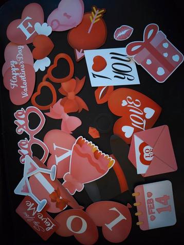 2x Valentijn fotobooth set – nieuw in verpakking beschikbaar voor biedingen