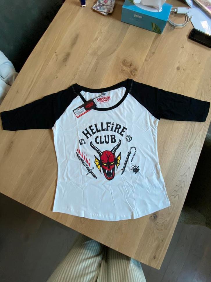 Stranger Things T-shirt met iets langere mouw -Nieuw, Kleding | Dames, T-shirts, Nieuw, Wit, Korte mouw, Ophalen of Verzenden