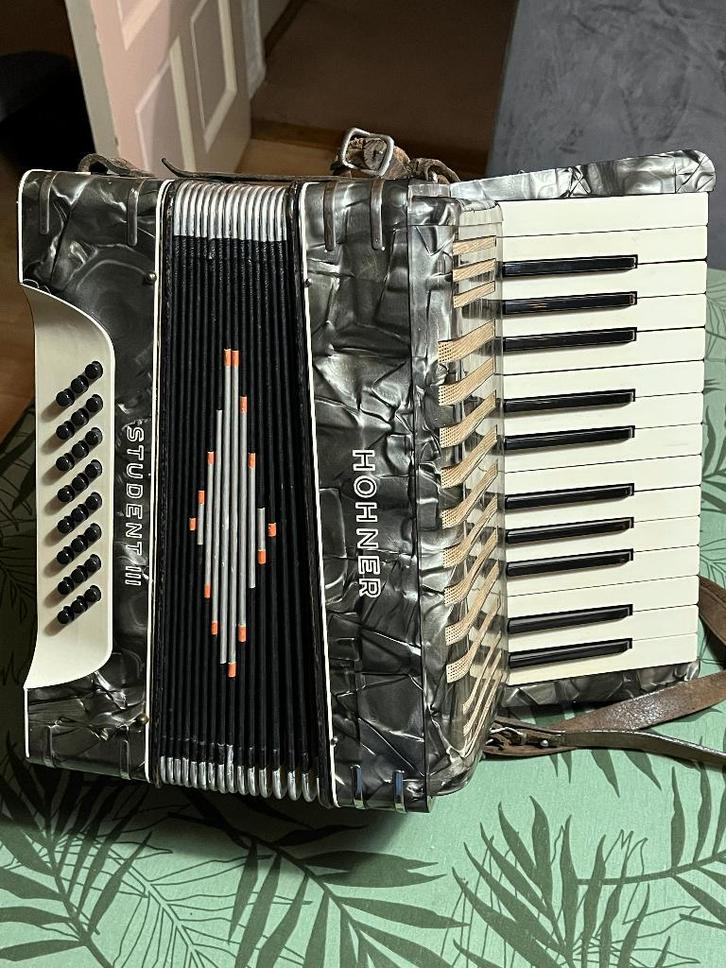 Hohner student 3, Muziek en Instrumenten, Accordeons, Gebruikt, Overige formaten, Hohner, Met koffer, Met riemen, Ophalen
