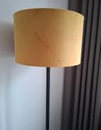 2 LAMPENKAPPEN VELVET OKERGEEL, Ophalen of Verzenden, Zo goed als nieuw, Rond