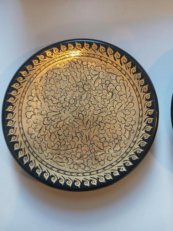2x Thaise Wandbordjes, Goudbeschilderd, 17.5cm, Antiek en Kunst, Antiek | Schalen, Ophalen of Verzenden