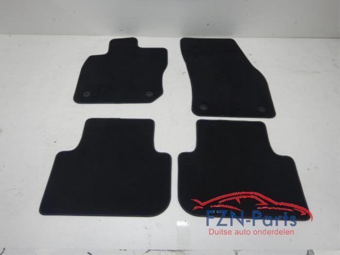 Matten Set Volkswagen Tiguan (22730788), Auto-onderdelen, Interieur en Bekleding, Gebruikt, Ophalen