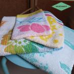 Kleurige set vintage 2 handdoeken & 2 washandjes, Gebruikt, Ophalen of Verzenden, Handdoek, Overige kleuren