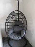 Een mooie hangstoel op standaard te koop!, Huis en Inrichting, Stoelen, Ophalen, Zo goed als nieuw, Metaal, Eén