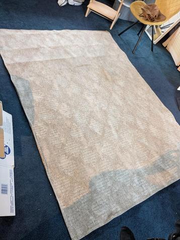 Tapijt beige  beschikbaar voor biedingen