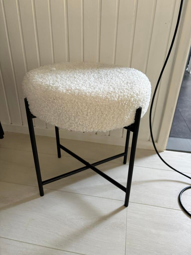 Klein poefje GRATIS, Huis en Inrichting, Banken | Voetenbanken en Poefen, Ophalen of Verzenden, Zo goed als nieuw, Rechthoekig