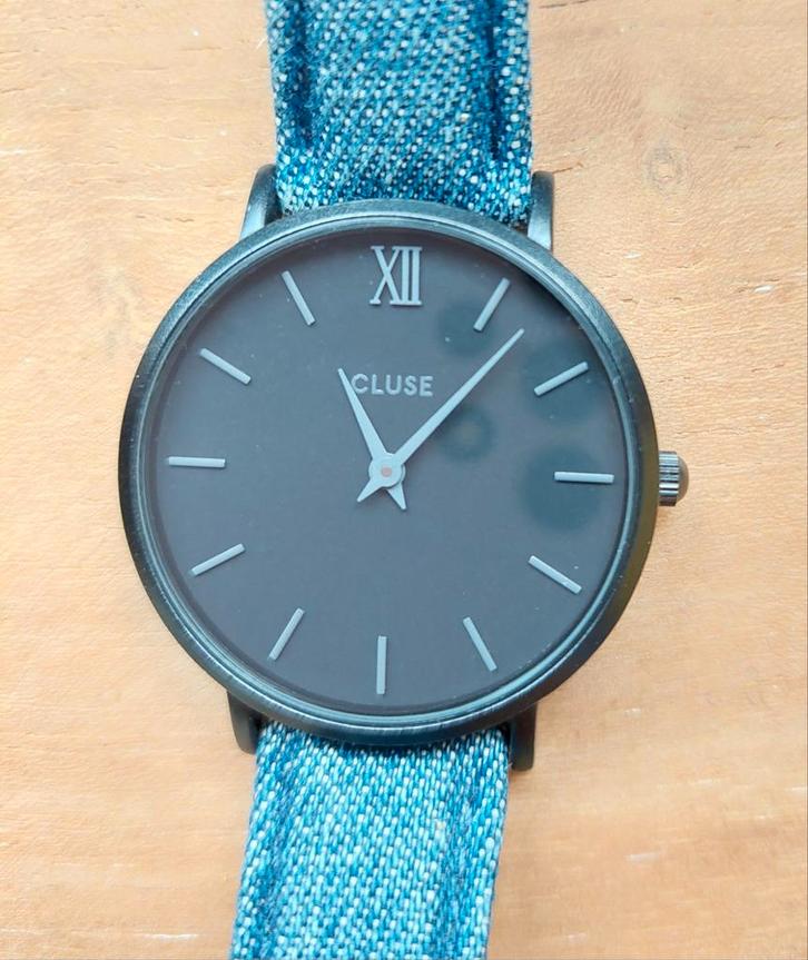 CLUSE horloge dames / denim, Sieraden, Tassen en Uiterlijk, Horloges | Dames, Gebruikt, Polshorloge, Overige merken, Staal, Leer