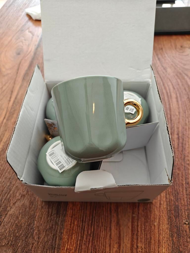 Groene mok met gouden oortje, Ophalen of Verzenden, Nieuw, Overige stijlen, Kop(pen) en/of Schotel(s)