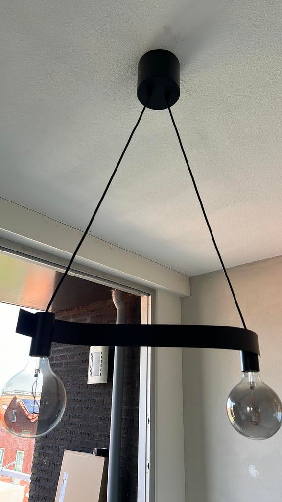 Zwarte metalen designlamp / hanglamp, Huis en Inrichting, Lampen | Hanglampen, Ophalen, Zo goed als nieuw, Metaal