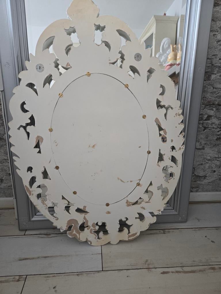 2 Brocante spiegels: wit ovaal en zilver rechthoekig, Antiek en Kunst, Ophalen of Verzenden