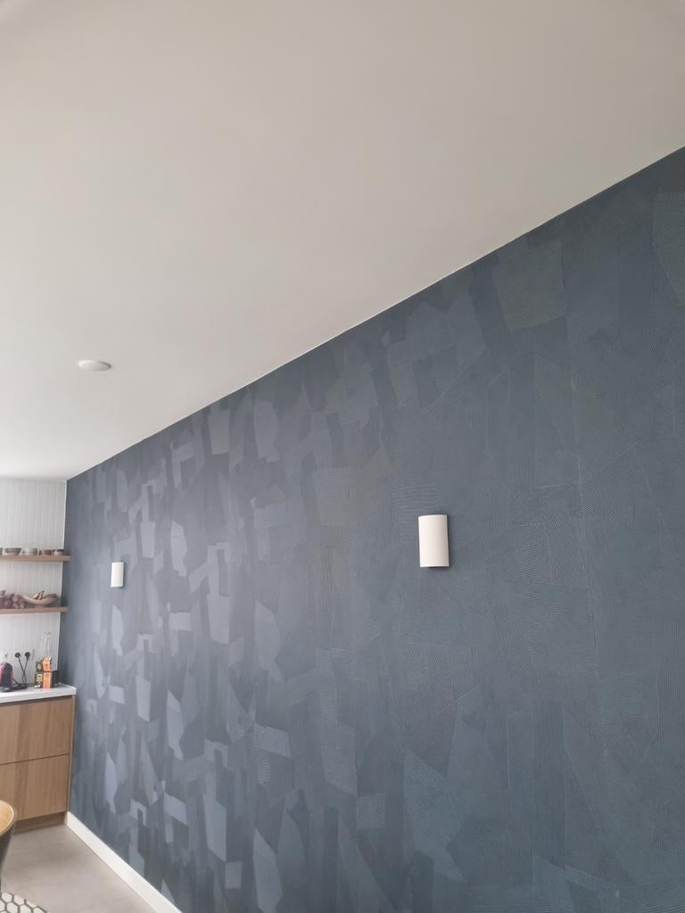 Bijna volle rol blauw behang met patroon, Huis en Inrichting, Stoffering | Behang, Ophalen