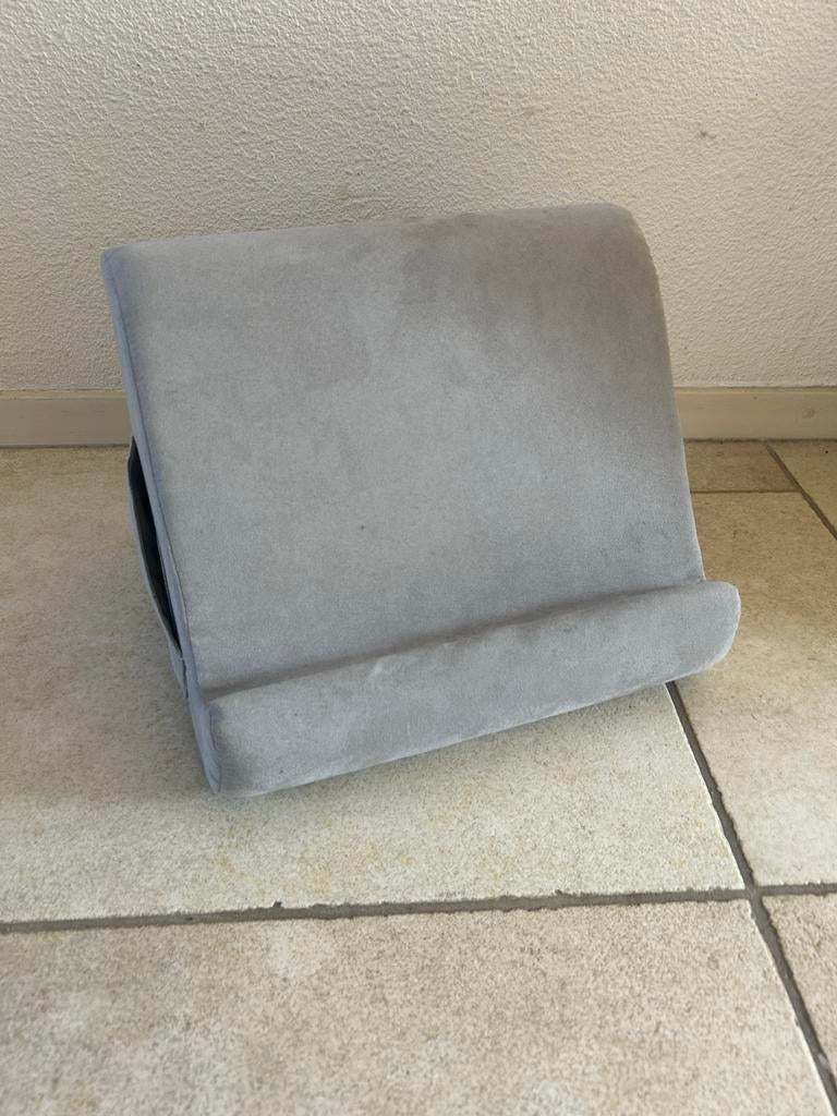 Pillow Pad - Comfortabele standaard voor tablet of boek, Computers en Software, Tablet-hoezen, Zo goed als nieuw, Overige typen