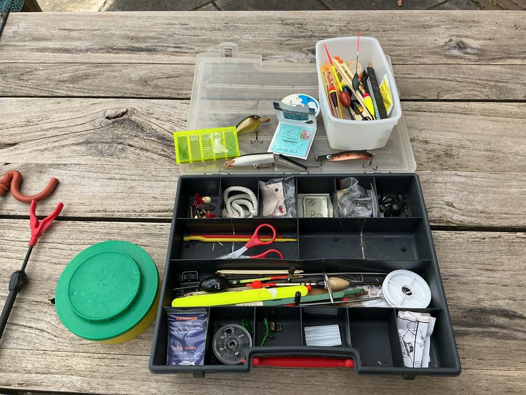 Te koop diverse hengelsportartikelen, hengels en kunstaas, Ophalen, Gebruikt, Overige typen