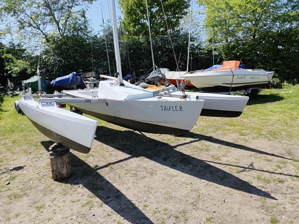 5.5 m TRIMARAN  TRIPLE B, Ophalen, Gebruikt, Minder dan 15 m²